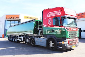 Demstrup Autotransport har for nyligt købt Kel-Berg trailer nr. 25.000 fra Lastas i Hedensted