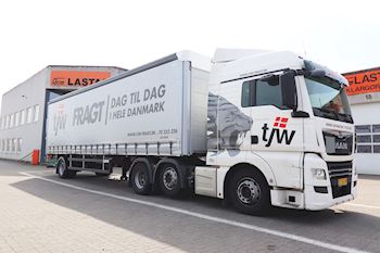 Ny Kel-Berg 1 akslet city gardintrailere til  TJW Fragt A/S leveret af Lastas